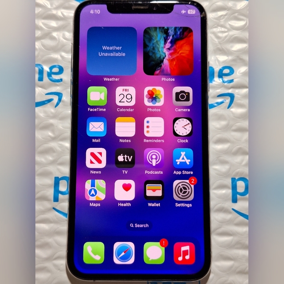 iPhone Xs - (UNLOCKED) - Picture 2 of 10